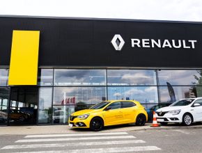 Renault French carmaker announces 15,000 job cuts worldwide