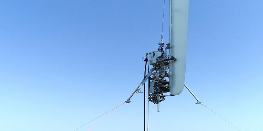 Clean energy: Scrubbing wind turbines with robots nets Aerones M